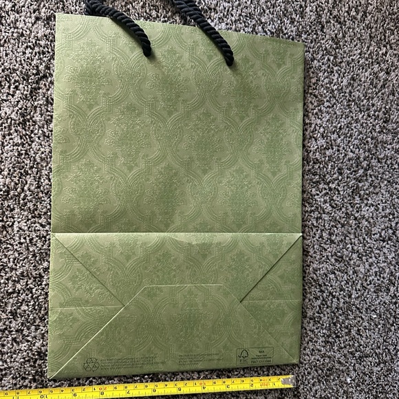 Mint Condition Gucci Gift Bag - Picture 2 of 6
